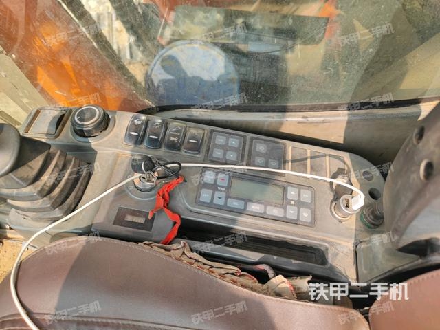 座椅左側(cè)控制臺/音響/含左手柄（駕駛室部分）