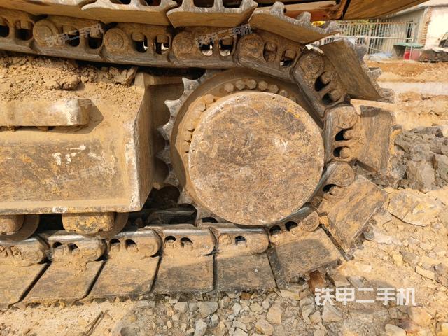 左驅(qū)動輪（行走機構(gòu)）