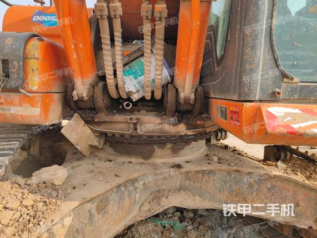 轉(zhuǎn)盤和下車架正前（工作和回轉(zhuǎn)裝置）