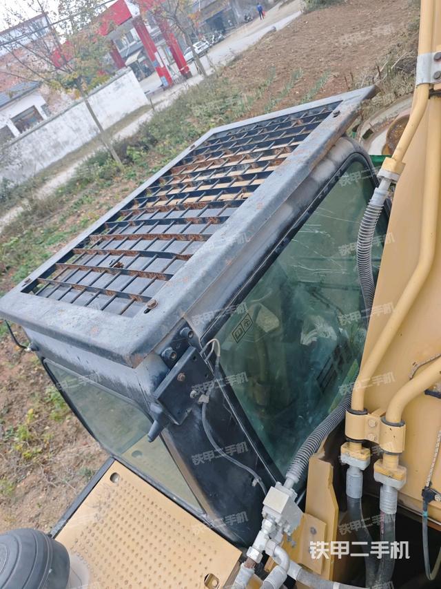 駕駛室頂部（整機外觀）