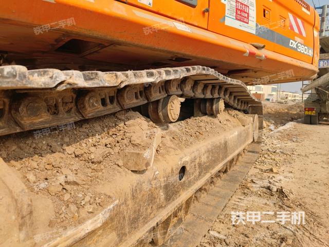 左側(cè)履帶整體?（行走機構(gòu)）