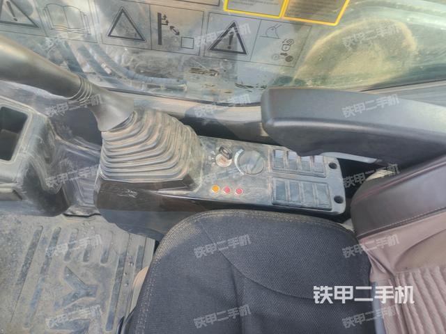 座椅右側(cè)控制臺/鑰匙門/油門/含右手柄（駕駛室部分）