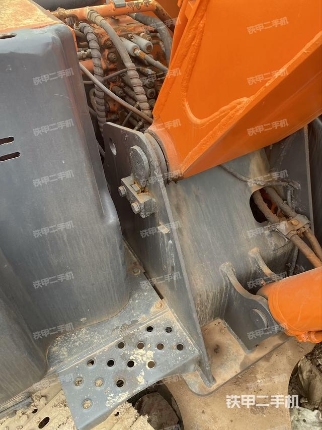 大臂根部?斜（工作和回轉(zhuǎn)裝置）