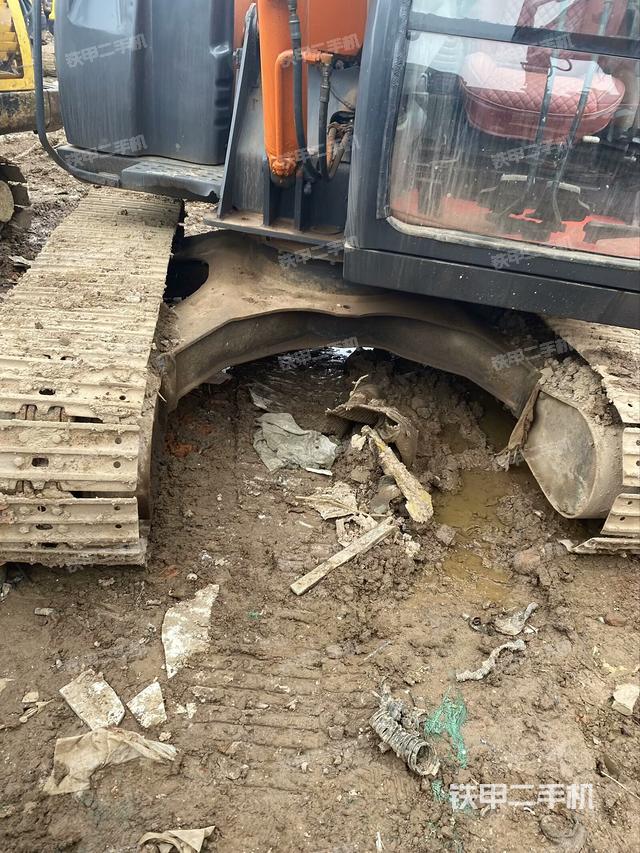 轉(zhuǎn)盤和下車架正前（工作和回轉(zhuǎn)裝置）