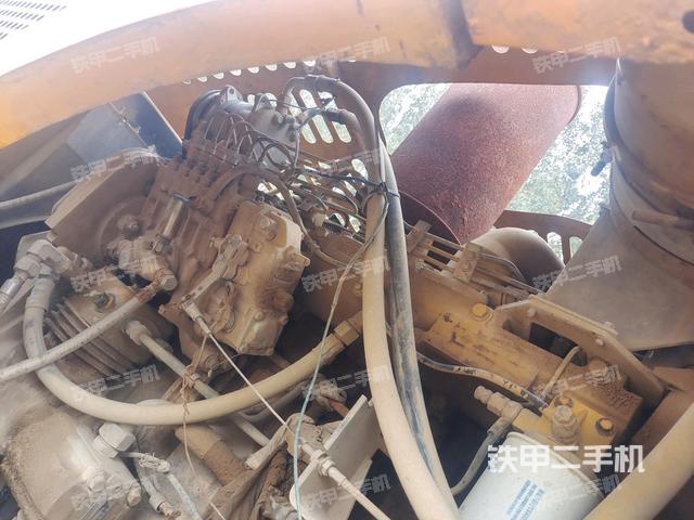 發(fā)動(dòng)機(jī)艙全景（壓路機(jī)發(fā)動(dòng)機(jī)艙）