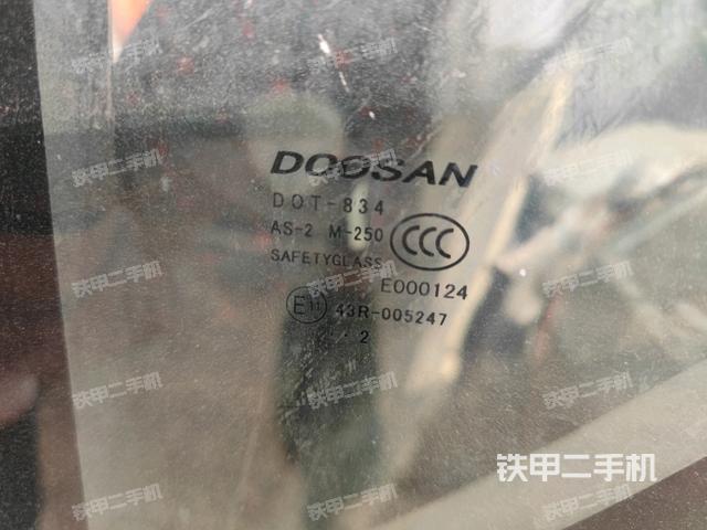 后窗玻璃角標（駕駛室部分）