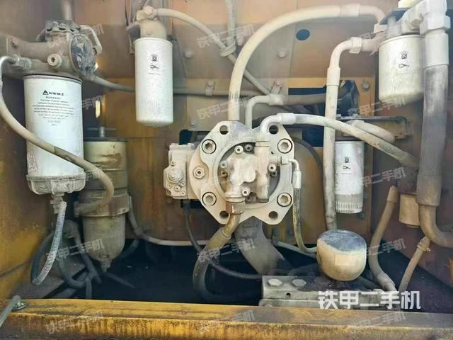 液壓泵艙室正面整體（整機(jī)外觀）