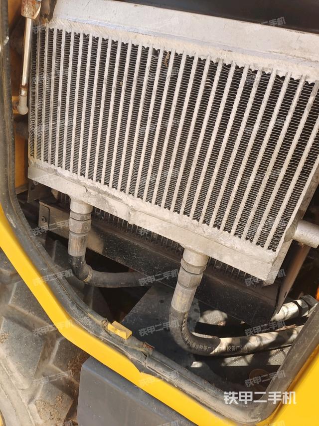 發(fā)動(dòng)機(jī)艙液壓泵全景（壓路機(jī)發(fā)動(dòng)機(jī)艙）