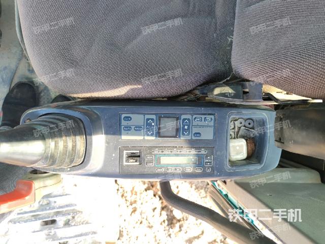 座椅左側(cè)控制臺(tái)/音響/含左手柄（駕駛室部分）