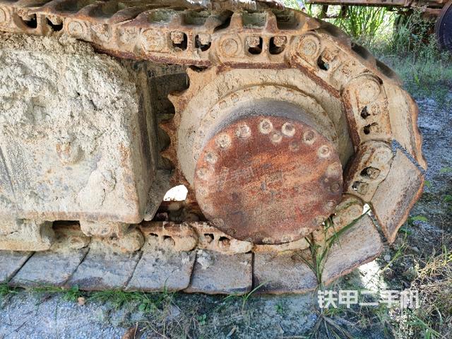 左驅(qū)動輪（行走機構(gòu)）