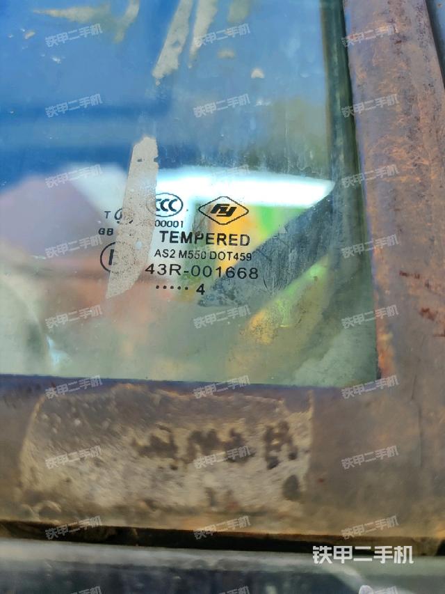 后窗玻璃角標（駕駛室部分）