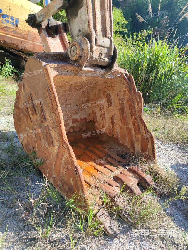 鏟斗右后整體（工作和回轉(zhuǎn)裝置）