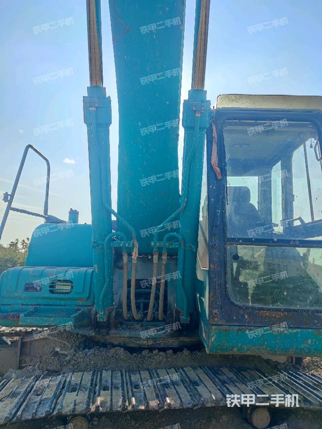 大臂油缸整體?豎拍（工作和回轉(zhuǎn)裝置）