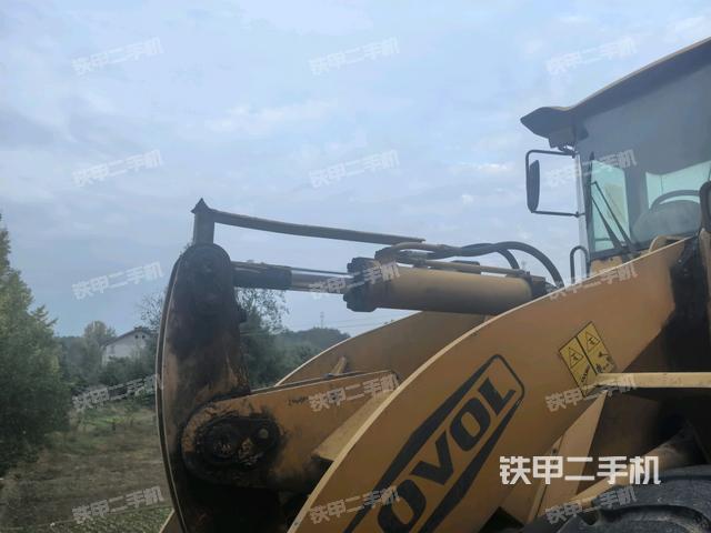 鏟斗油缸側(cè)面（工作裝置）