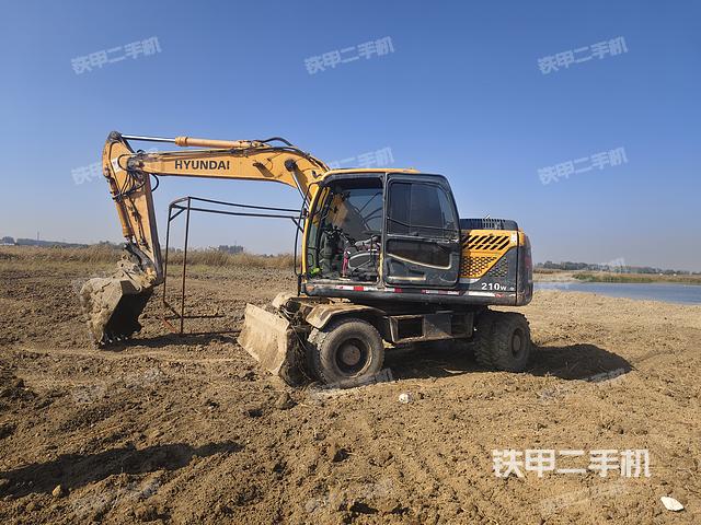 现代R150W-9挖掘机