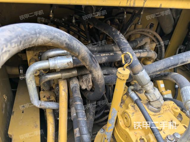 發(fā)動(dòng)機(jī)室（上車部件）