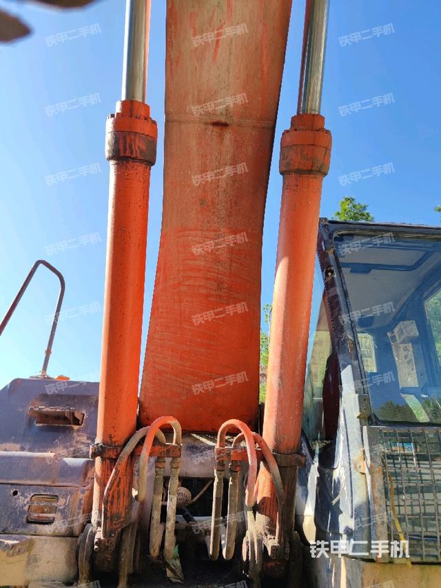 大臂油缸整體?豎拍（工作和回轉(zhuǎn)裝置）