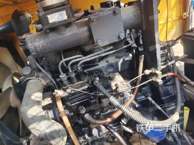 發(fā)動(dòng)機(jī)艙全景（壓路機(jī)發(fā)動(dòng)機(jī)艙）