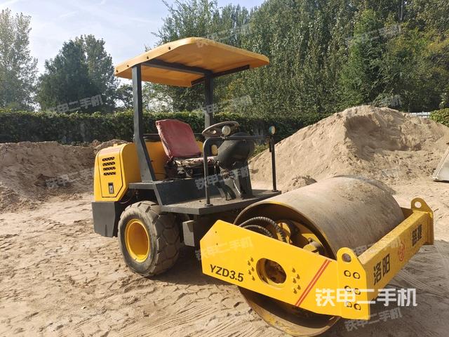 右前45°（壓路機(jī)整機(jī)外觀）