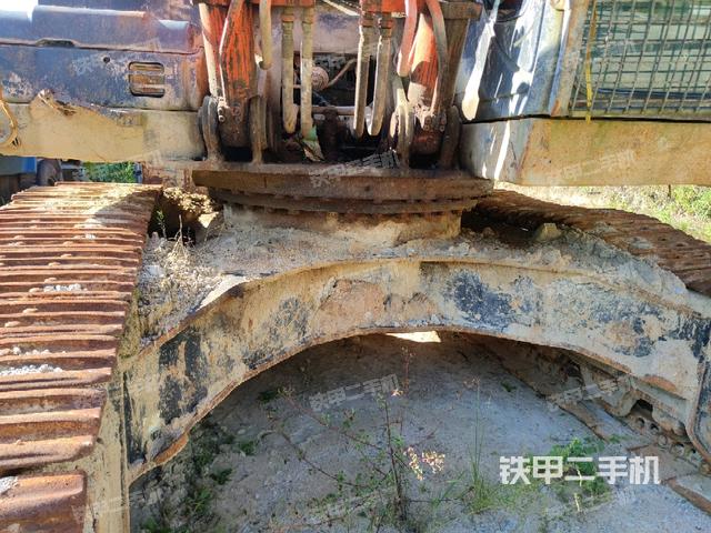 轉(zhuǎn)盤和下車架正前（工作和回轉(zhuǎn)裝置）