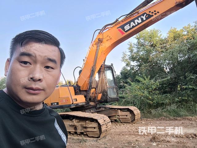 三一重工SY215C挖掘机的设备实拍-第1张实拍照片