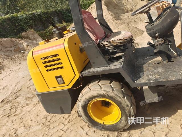 正后側(cè)（壓路機(jī)前后車架）