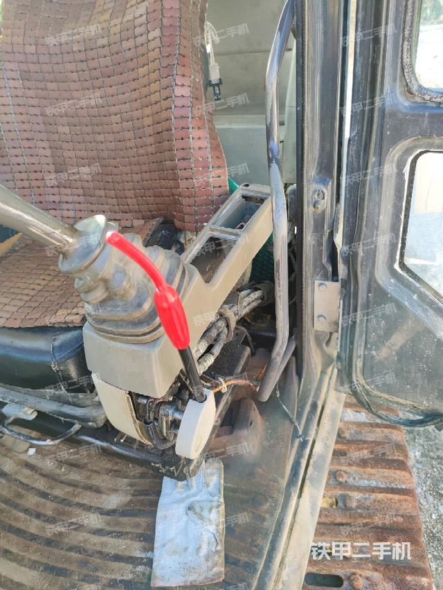 座椅左側(cè)控制臺/音響/含左手柄（駕駛室部分）