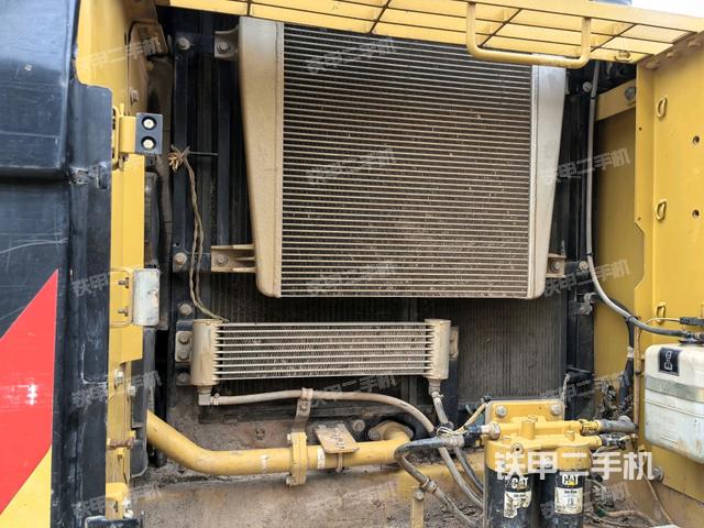 散熱器正面（大件艙室）