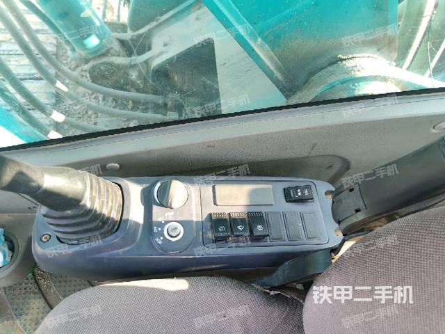 座椅右側(cè)控制臺(tái)/鑰匙門(mén)/油門(mén)/含右手柄（駕駛室部分）