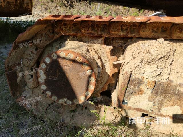 右驅(qū)動輪（行走機構(gòu)）