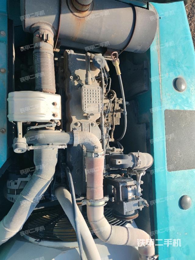 發(fā)動(dòng)機(jī)室（上車(chē)部件）