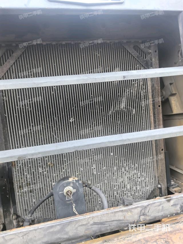 散熱器正面（動(dòng)力系統(tǒng)）