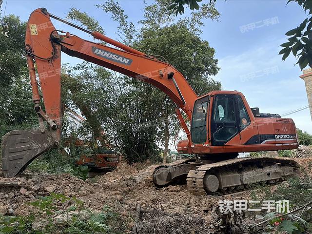 斗山DH220LC-7挖掘机