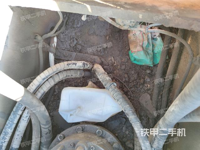 中央回轉(zhuǎn)接頭特寫（上車部件）