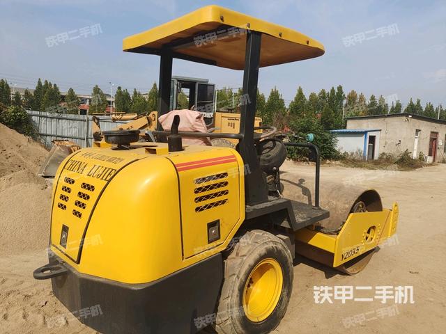 右后45°（壓路機(jī)整機(jī)外觀）