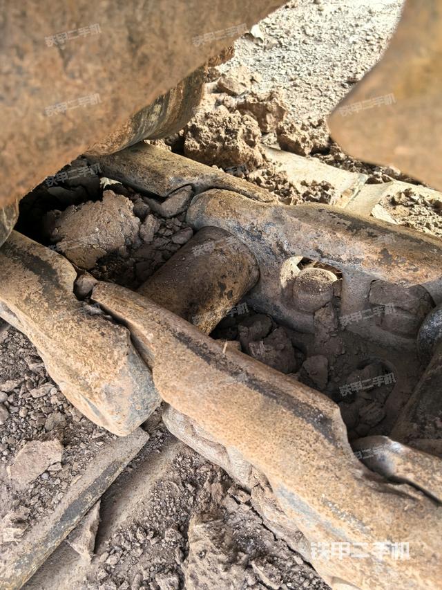 左驅(qū)動輪（行走機構(gòu)）