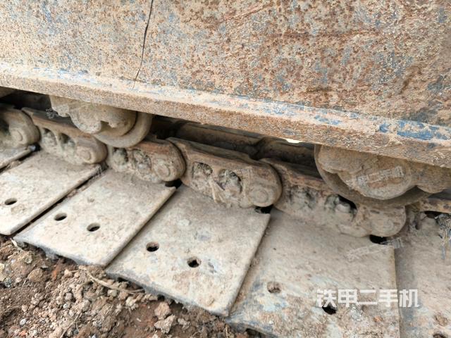 左驅(qū)動輪（行走機構(gòu)）