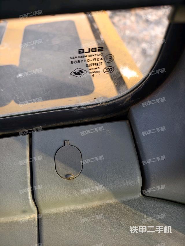 后窗玻璃角標（駕駛室部分）