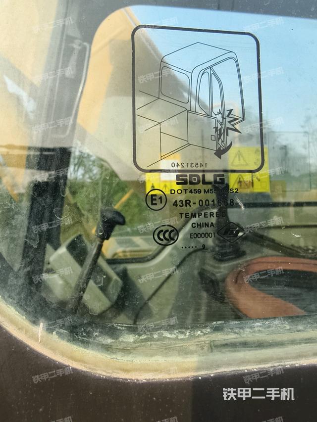 左后方玻璃角標（駕駛室部分）