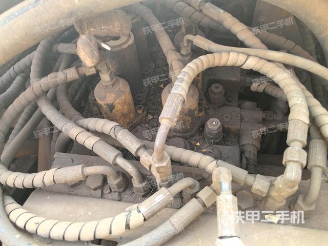 中央回轉(zhuǎn)接頭特寫（上車部件）