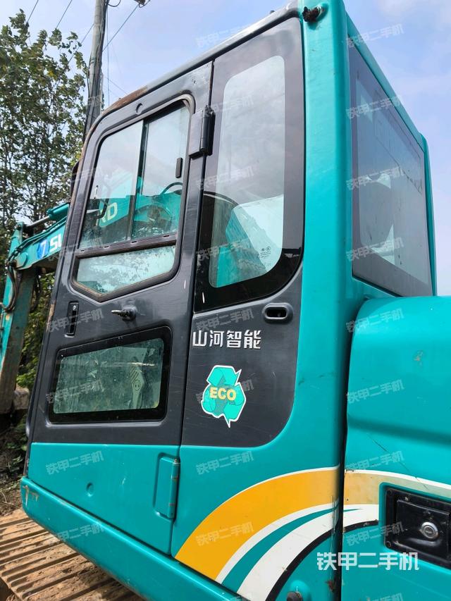 左后方玻璃角標（駕駛室部分）