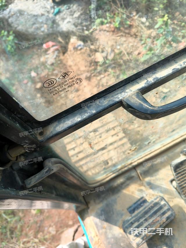 后窗玻璃角標（駕駛室部分）