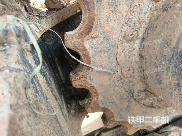 右驅(qū)動輪（行走機構(gòu)）