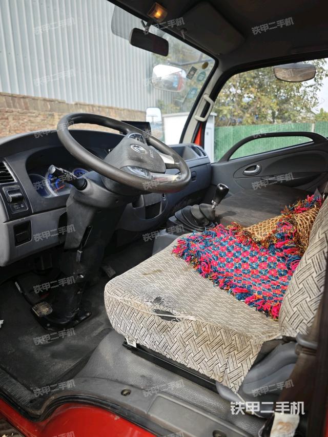 駕駛室正側（駕駛室/操作室）