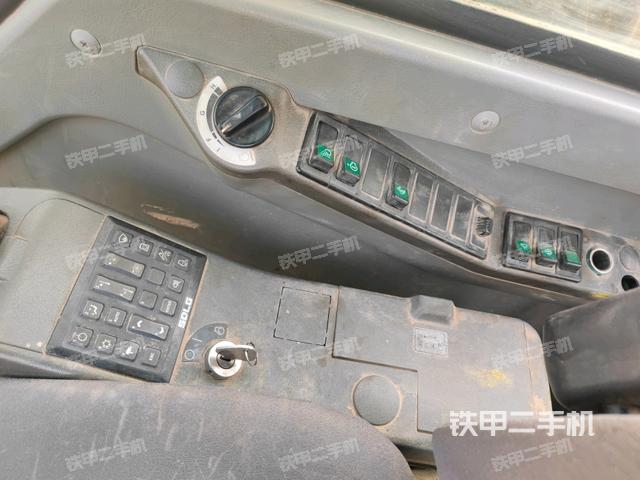 座椅左側(cè)控制臺(tái)/音響/含左手柄（駕駛室部分）