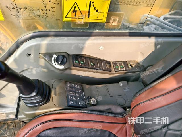 座椅右側控制臺/鑰匙門/油門/含右手柄（駕駛室部分）