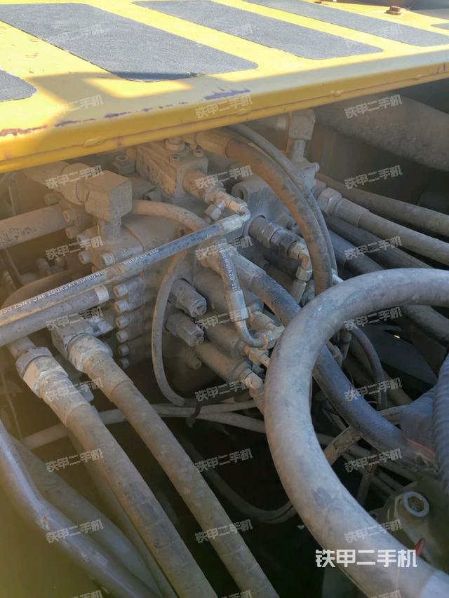 回轉馬達和主控閥（整機外觀）