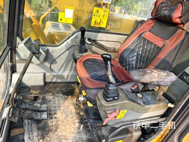 駕駛室左前45度（駕駛室部分）