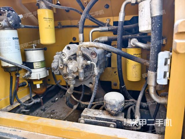 液壓泵斜45?右（大件艙室）