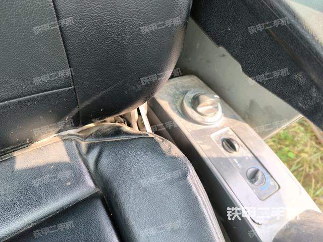 座椅右側(cè)控制臺/鑰匙門/油門/含右手柄（駕駛室部分）